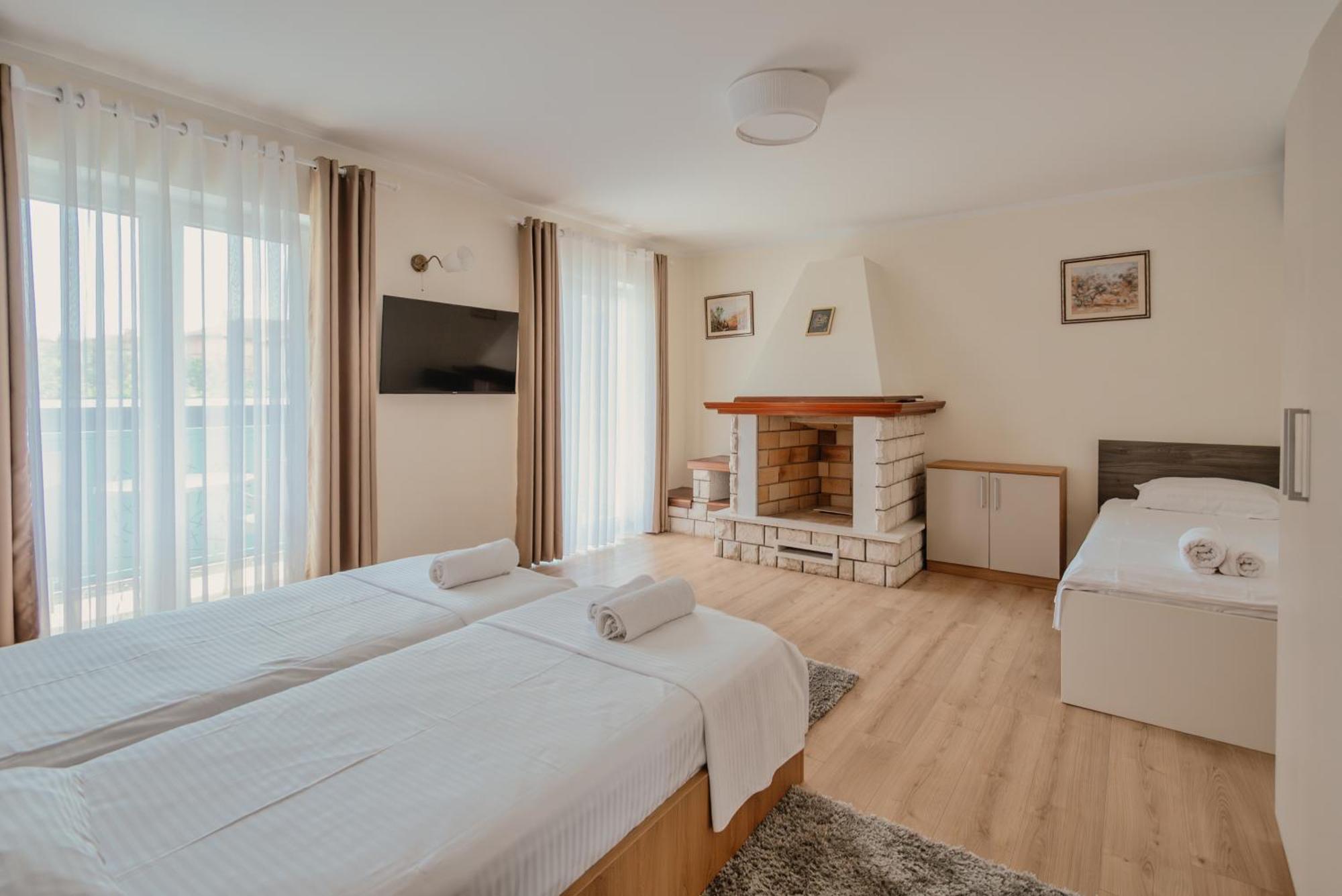 Luxury Apartment *